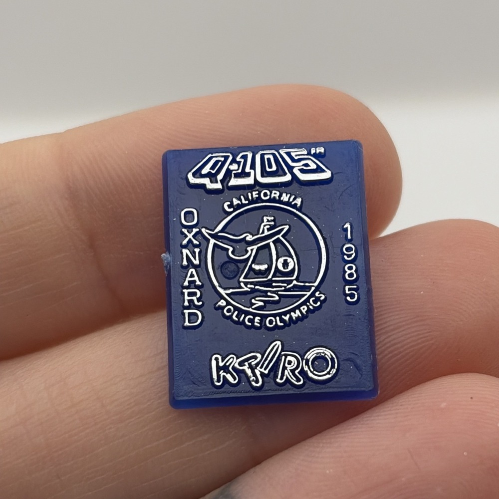 1985 Oxnard California Police Olympics Q-105 KT/RO Radio Plastic Lapel Hat Pin